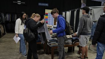 Decenas de marcas rosarinas en el outlet de la ex Rural hasta el domingo