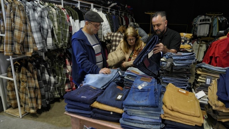 Decenas de marcas rosarinas en el outlet de la ex Rural hasta el domingo