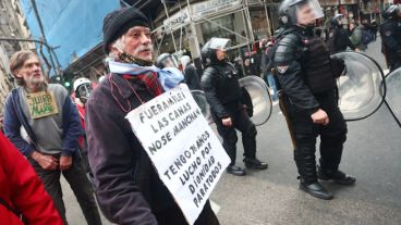 Nueva manifestación de jubilados en Buenos Aires, frente al Congreso.
