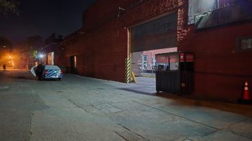 El ataque no estuvo dirigido al cubículo, que de todas maneras recibió un impacto.