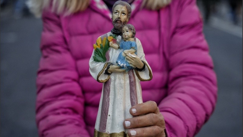 Paz, pan y trabajo en Rosario: estampas de la celebración de San Cayetano.