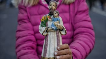 Paz, pan y trabajo en Rosario: estampas de la celebración de San Cayetano.