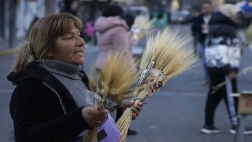 Paz, pan y trabajo en Rosario: estampas de la celebración de San Cayetano.