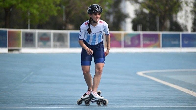 El patinaje de velocidad contará con Camila Aquino  del Club de Patinaje Universitario y con Nahiara Sagasti representante del Club Atlético Villa Urquiza.