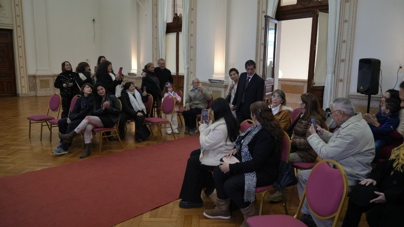 El Salón Blanco de la sede de Gobierno Provincial en Rosario abrió sus puertas para la realización de ceremonias matrimoniales.