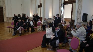 El Salón Blanco de la sede de Gobierno Provincial en Rosario abrió sus puertas para la realización de ceremonias matrimoniales.