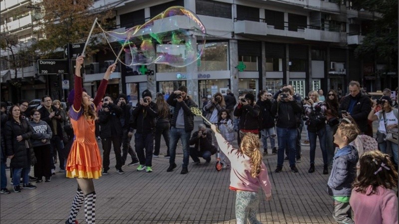 La propuesta es de una mañana de juego en el corredor céntrico en la semana previa al Día del Niño.