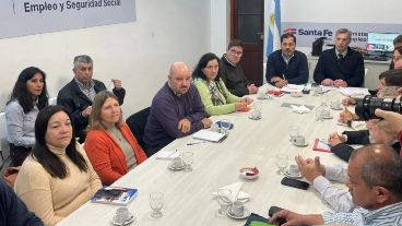 Los gremios docentes se reunieron con representantes del gobierno provincial este lunes a la tarde en Santa Fe.