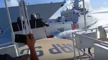 Dos buques chinos chocaron entre sí mientras intentaban acorralar a una patrulla naval de Filipinas.