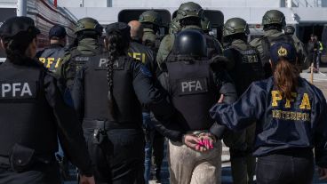 Los detenidos son requeridos por el Tribunal Oral en lo Criminal Federal 1 de Rosario en el marco de una causa por tráfico de estupefacientes .