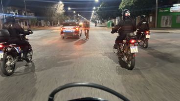 El caballo trotaba por la calle Mendoza cuando fue rescatado por la Policía.