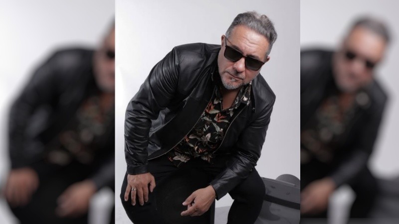 El cantante compositor de canciones Lean Acunia.