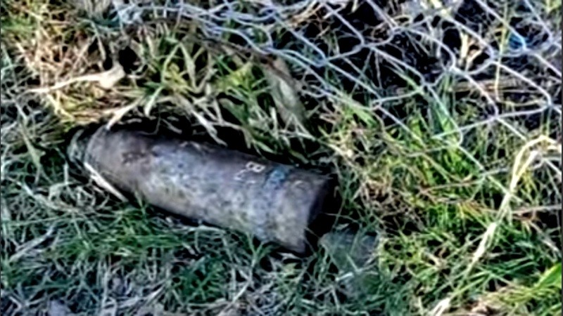 El proyectil estaba enterrado en el jardín de una casa de Baigorria.