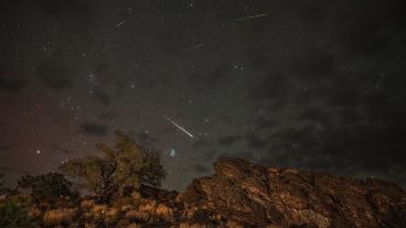 Las Perseidas se producen cuando la Tierra atraviesa la nube de partículas dejada por el cometa Swift–Tuttle.