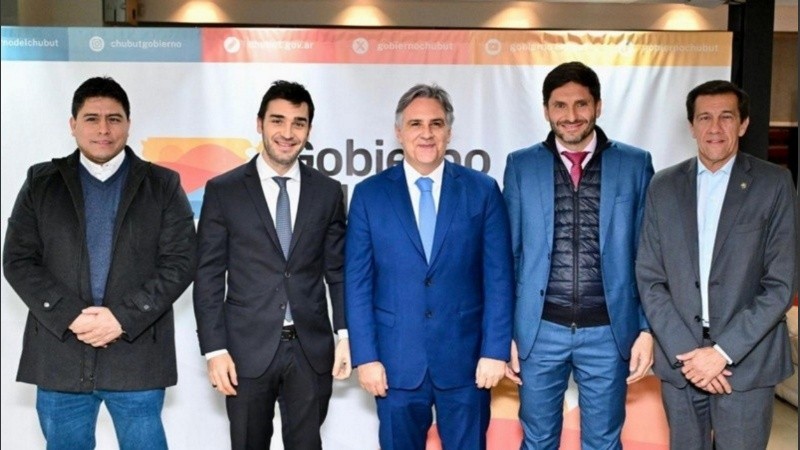 Los cinco gobernadores que lanzaron el nuevo frente federal. (X/@maxipullaro)