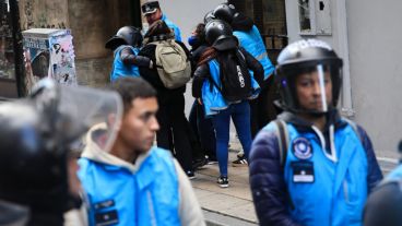 La Policía de la Ciudad de Buenos Aires arrestó a las periodistas.