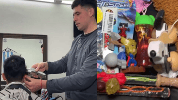 El peluquero ofreció realizar cortes de pelo gratuitamente a cambio de donaciones de regalos para los chicos internados.