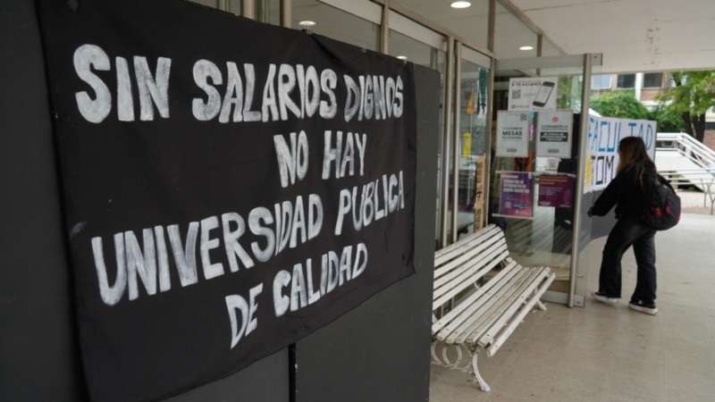 El sistema universitario atraviesa un crisis salarial y presupuestaria.