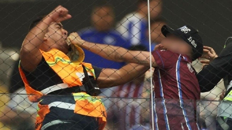 Tras el partido, hubo represión policial y graves incidentes en una de las tribunas del Arena do Galo.