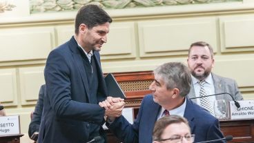 El gobernador Pullaro salud a Fabián Bastía, negociador clave del oficialismo en la Convención.
