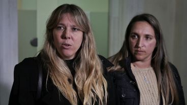 Carla (izquierda) es una de las familiares de víctimas que pudieron haber muerto por el uso de fentanilo adulterado.