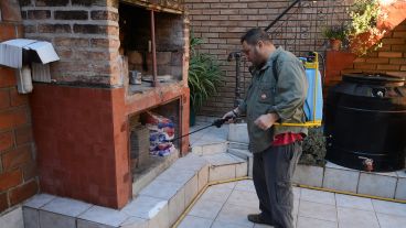 Los equipos de salud buscarán reforzar la prevención en barrios medios de la ciudad.