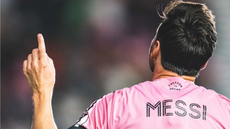 Messi regresó tras la lesión.