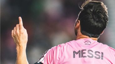 Messi regresó tras la lesión.