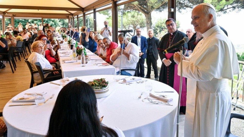 El Papa en el almuerzo de este domingo.