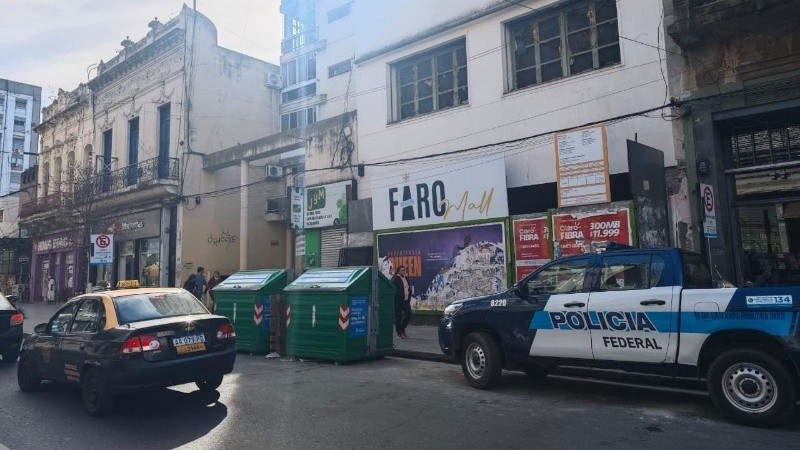 Allanamientos en Rioja casi Corrientes. Una cueva cambiaria tenía como fachada un local de venta de electrónica