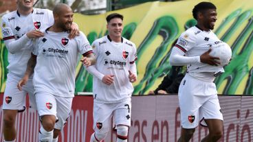 Jherson Mosquera convirtió su primer gol con la camiseta de Newell's.