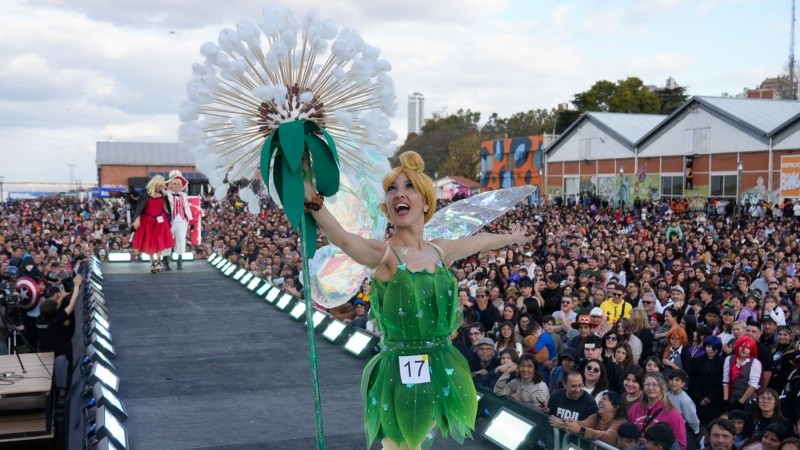 Una multitud disfrutó del tradicional desfile de cosplay en el cierre de la Crack Bang Boom.