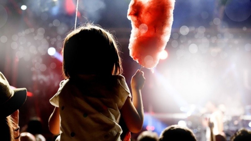 En bebés así como en niños y niñas pequeñas, el oído es especialmente vulnerable a raíz de que sus estructuras auditivas aún se encuentran en desarrollo.