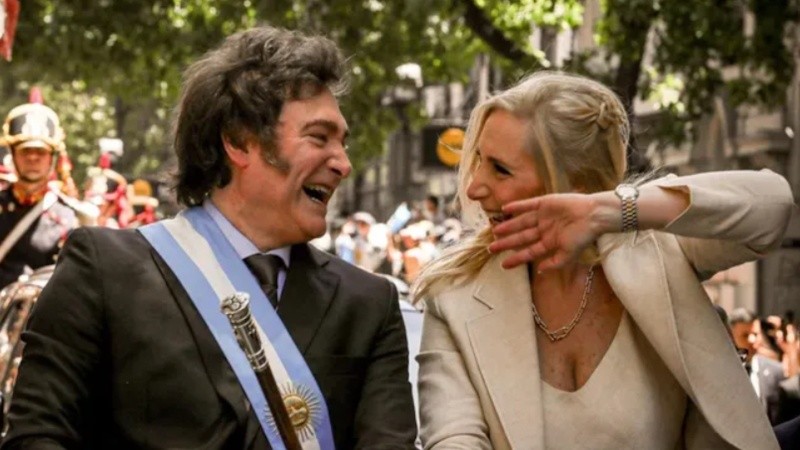 Karina Milei junto al presidente Javier Milei con su reloj Grovana.