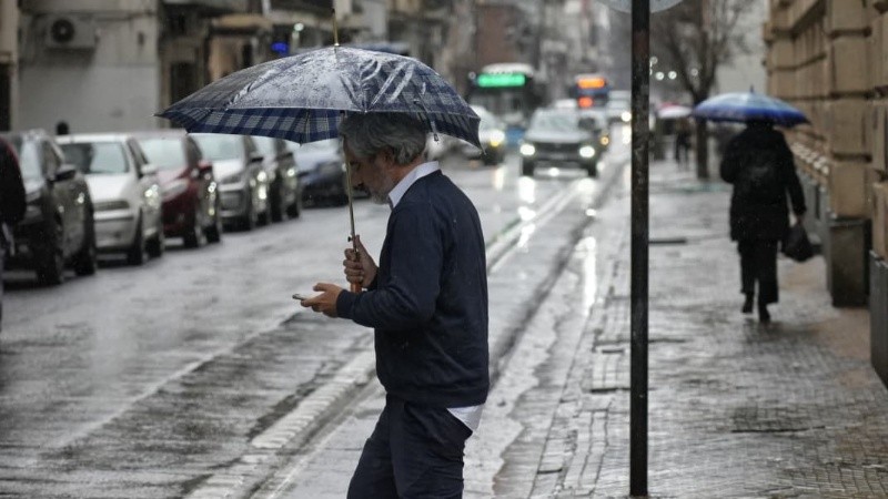 Inicio de semana con astante agua a la región.