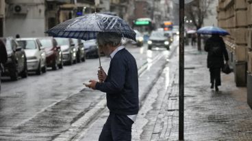 Calles mojadas el centro rosarino.