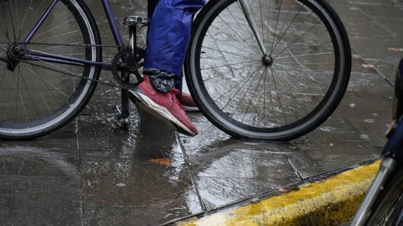 Calles mojadas el centro rosarino.