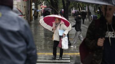 Calles mojadas el centro rosarino.