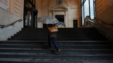 Calles mojadas el centro rosarino.