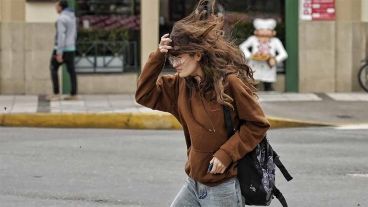 "El área bajo alerta irá siendo afectada progresivamente por vientos del sudoeste"