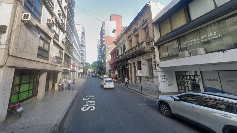 Santa Fe al 800, donde cayó la mujer allanada este miércoles.