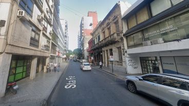 Santa Fe al 800, donde cayó la mujer allanada este miércoles.