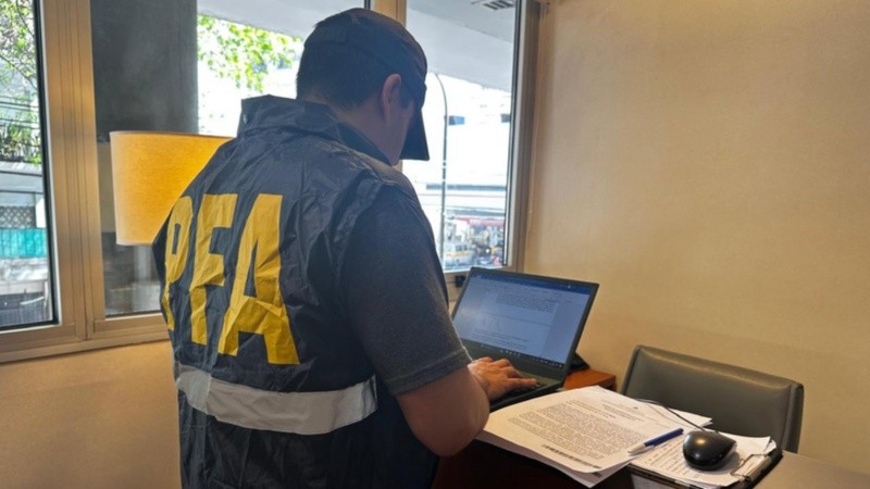 La PFA incautó documentación a pedido de la fiscal Mángano.