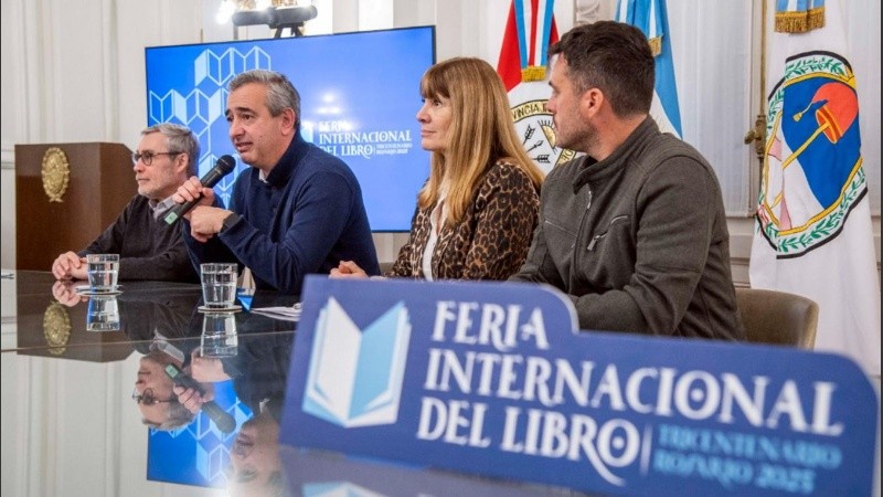 El intendente Pablo Javkin y la ministra Susana Rueda participaron de la presentación de la Feria del Libro de Rosario 2025.