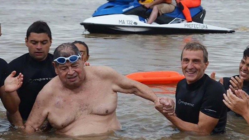 Huerga en uno de los tradicionales cruces del río.