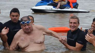 Huerga en uno de los tradicionales cruces del río.