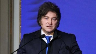 Milei también cuestionó que el kirchnerismo “se muestre como alternativa de solución cuando en realidad fue responsable de los problemas”.