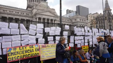 Ayer la Cámara de Diputados votó en contra del veto del Presidente a la Emergencia en Discapacidad. A la par, se filtraron audios con denuncias sobre presuntas coimas en el sector.