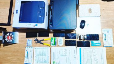 El falsificador fue detenido en la vía pública y luego allanado en barrio Martin.