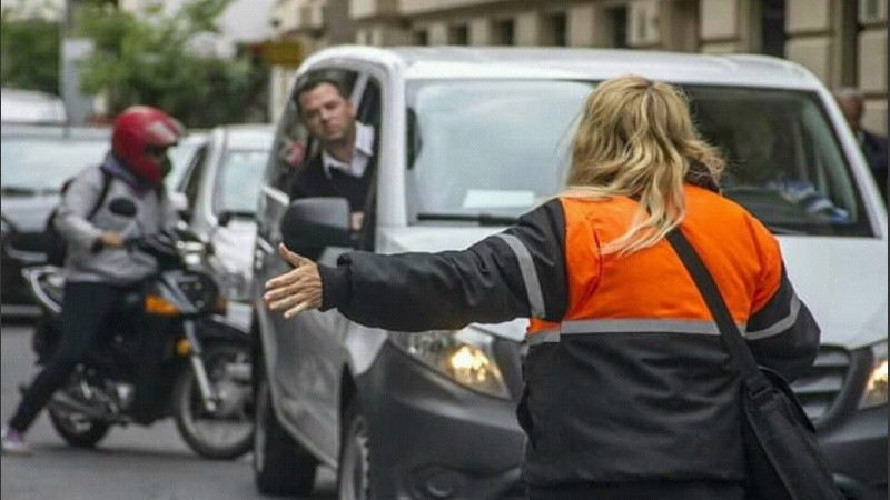 La Municipalidad de Rosario dispuso entre las 16 y 22 un operativo especial de ordenamiento del tránsito en un sector del centro de la ciudad .
